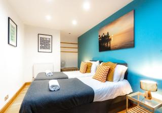 Pebble Mews House - By My Getaways - parking for one small car - 2