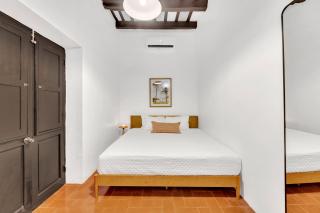 Colonial Villa Just Remodeled 2 floors Indoor Patio & Tub - 2