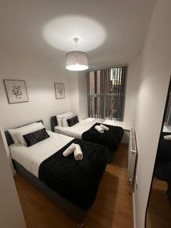 2 Bedroom City Centre Apartment Liverpool - 7