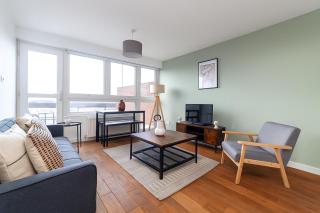 High-End 2 Bed Flat near Westfield London - 2