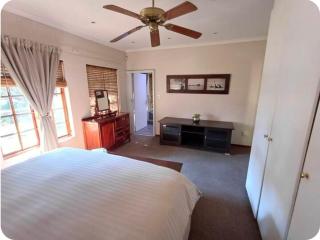 Khalila's Equestrian Cottage - 4