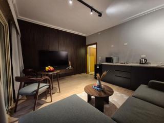 Luxury One-Bedroom Apartment with Balcony - 0