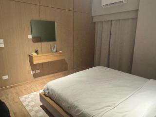 Deluxe 1BR Apartment with Balcony in New Cairo - 7