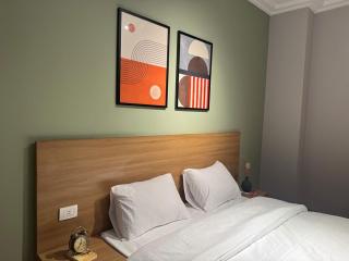 Deluxe 1BR Apartment with Balcony in New Cairo - 2