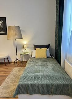 Premium-Apartment im Duisburger Süden, nähe Düsseldorf Flughafen & Messe, Komplett ausgestattetes Apartment mit modernen Altbau-Flair - 2