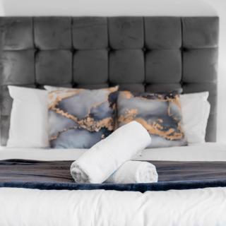 Two Bed Apartment - Balcony & Parking - Smethwick 8MC - 8