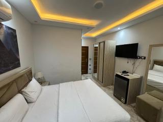 True Pyramids INN - 4