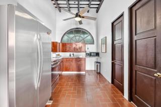 Colonial Apt with Balcony in OSJ Next to San Sebastian APT 3 - 3