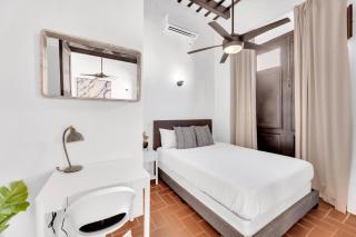 Colonial Apt with Balcony in OSJ Next to San Sebastian APT 3 - 6