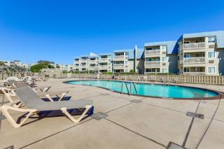 Steps to Sea! 3rd-Floor Myrtle Beach Condo with Pool - 9