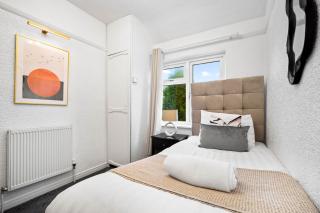 Stylish 3Bed House - Garden - Parking - Smart TV - Netflix 73B - 7