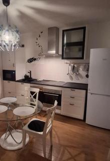 Modern Stylish Apartment near Beach - 7