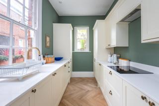 Elegant 2BDR Flat with Garden Access Putney - 0