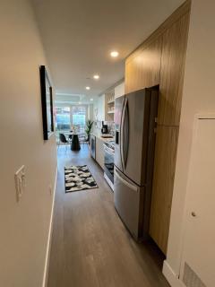 Large 1 BR downtown with lots of sunlight - Halifax - 2