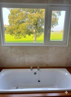 Grand 5BR Home in Market Harborough with Parking - 5