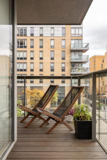 Stylish Greenwich Apartment with Balcony And River Views - 6