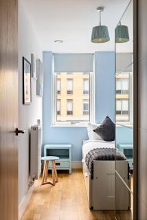 Stylish Greenwich Apartment with Balcony And River Views - 1