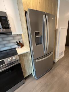 Bright spotless and modern 1 BR with gym - 2