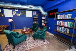 Modern 4BR Pilsen Retreat Near Illinois Medical District & Chicago Downtown - 2