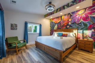 Minutes to Lake • New Cabin • Hot Tub - 7