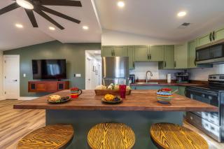 Minutes to Lake • New Cabin • Hot Tub - 5