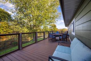 Minutes to Lake • New Cabin • Hot Tub - 4