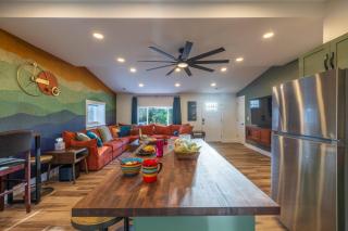 Minutes to Lake • New Cabin • Hot Tub - 2