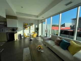 Spotless & Bright 1 BR downtown with private patio - 0