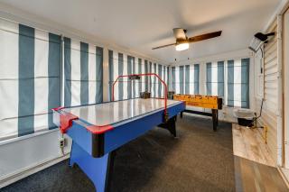 Game Room, Hot Tub and Fire Pit Pocono Lake Escape! - 9