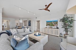 Luxurious Three-Bedroom Oceanfront Penthouse with Resort Amenities - 7