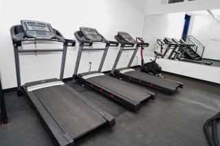 Pilsen Chicago 6BR Getaway with Game Room, Gym & Paid Parking Near Soldier Field & McCormick Place - 5