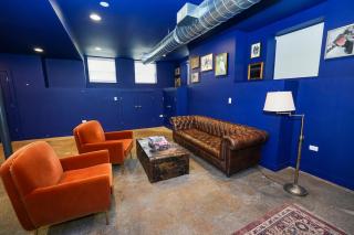 Pilsen Chicago 6BR Getaway with Game Room, Gym & Paid Parking Near Soldier Field & McCormick Place - 8