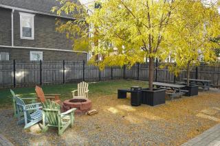 Pilsen Chicago 6BR Getaway with Game Room, Gym & Paid Parking Near Soldier Field & McCormick Place - 3