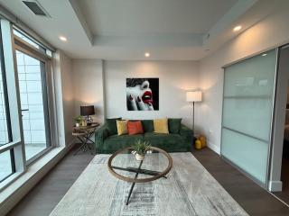 Bright bold & beautiful 1 BR with 6 applainces - 0