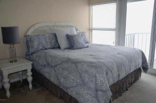 Modern Three-Bedroom Oceanfront Apartment with Private Balcony - 2