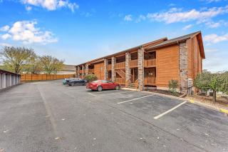 Condo with Hot Tub, Pools, Playground - Walk to Lake - 9