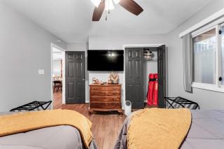 Condo with Hot Tub, Pools, Playground - Walk to Lake - 3