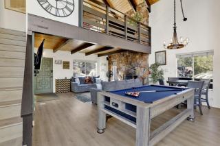 Round Rock Lodge at Big Bear Boulder Bay Modern Retreat w/ Pool Table Minutes to Activities - 7
