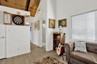 Round Rock Lodge at Big Bear Boulder Bay Modern Retreat w/ Pool Table Minutes to Activities - 3
