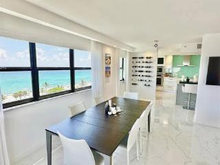 Luxurious Three-Bedroom Oceanfront Apartment with Private Balcony - 8