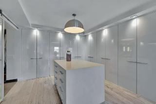 Luxurious Three-Bedroom Oceanfront Apartment with Private Balcony - 1