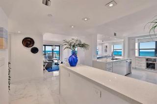 Luxurious Three-Bedroom Oceanfront Apartment with Private Balcony - 2