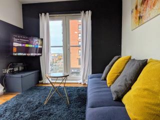 Lord Street Apartment with Free Parking & WiFi- Salford Uni, Victoria Station, AO Arena - 8