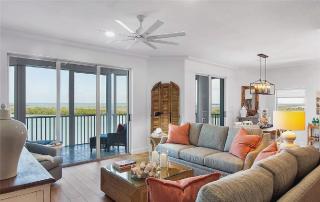 Bright Three-Bedroom Beachfront Apartment with Bay Views - 1