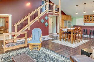 Hikes and Apples Renovated Farmhouse in Gig Harbor! - 2