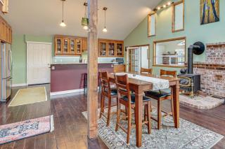 Hikes and Apples Renovated Farmhouse in Gig Harbor! - 1