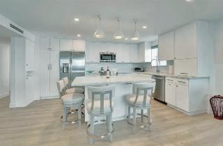 Stylish Three-Bedroom Oceanfront Apartment with Private Balcony - 1