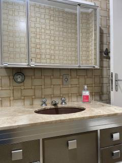 Apartamento meia quadra da praia com excelente localização - Guarujá - 8