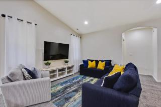 Modern Luxurious 4-bedroom Centrally located home - 8