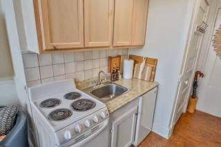 Walk Everywhere - Charming Studio on the Riverwalk - 7